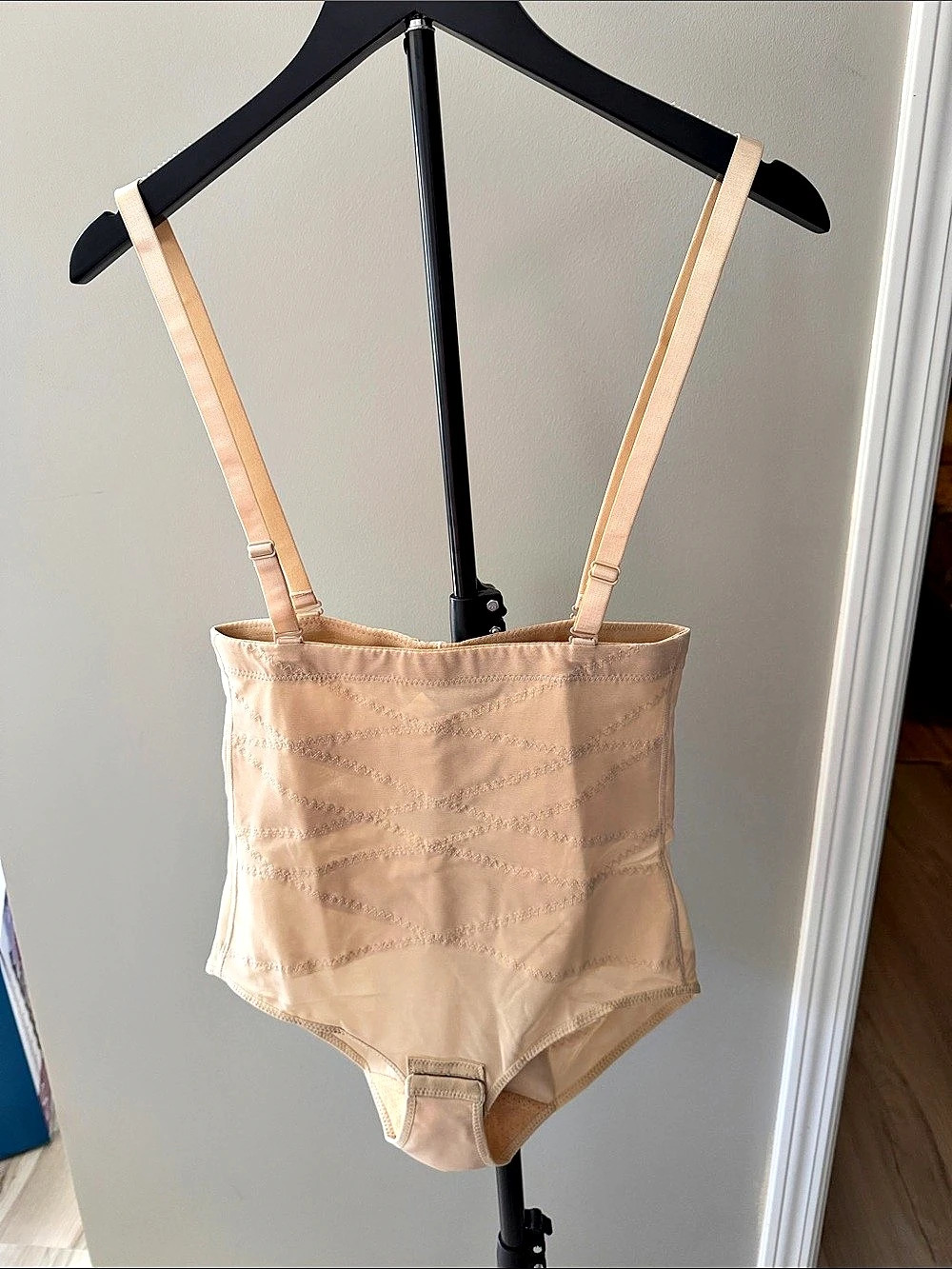 Shapewear Bodysuit in beige Size XL Like New